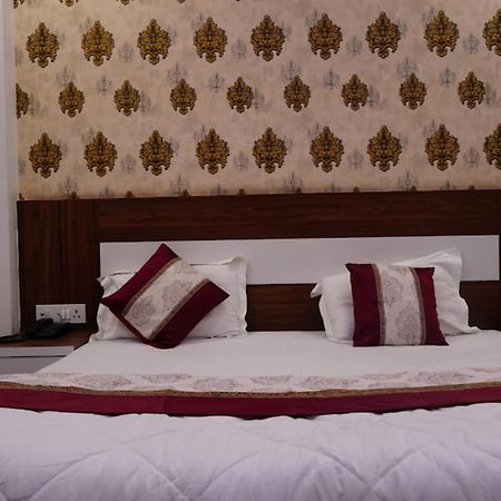 Hotel The Ramay Palace Ayodhya Buitenkant foto