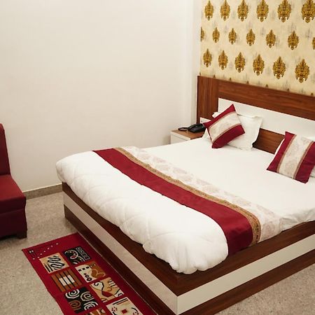 Hotel The Ramay Palace Ayodhya Buitenkant foto