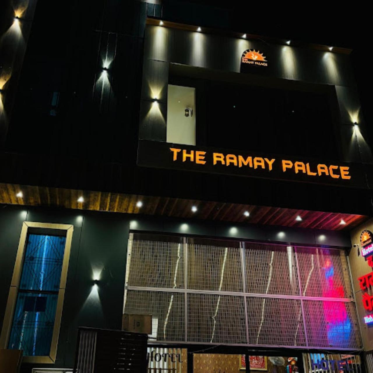 Hotel The Ramay Palace Ayodhya Buitenkant foto