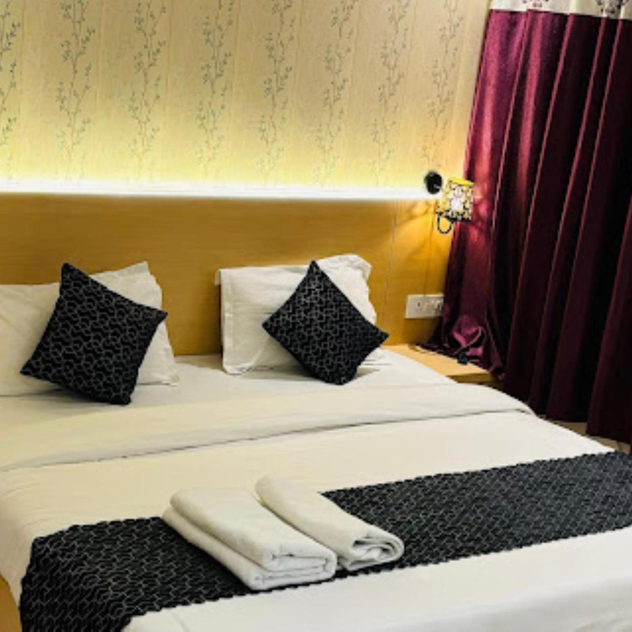 Hotel The Ramay Palace Ayodhya Buitenkant foto